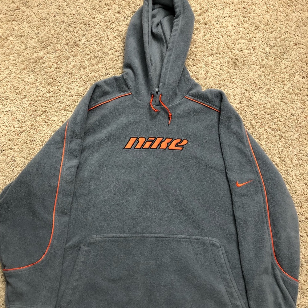 Large Retro Nike sweater pullover
